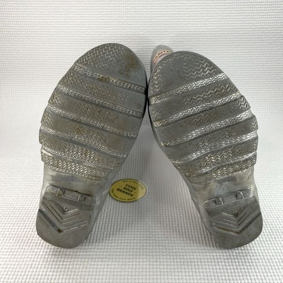 Hunter boots. It fits women size 5. Silver - Picture 6 of 14